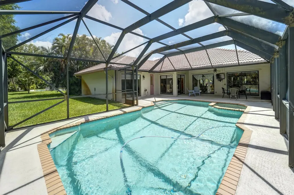 1677 NW 111th Way Coral Springs FL 33071
