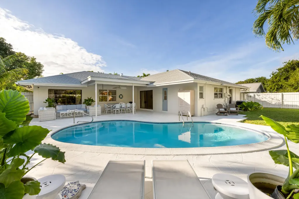 2512 SW 5th Street Boynton Beach FL 33435