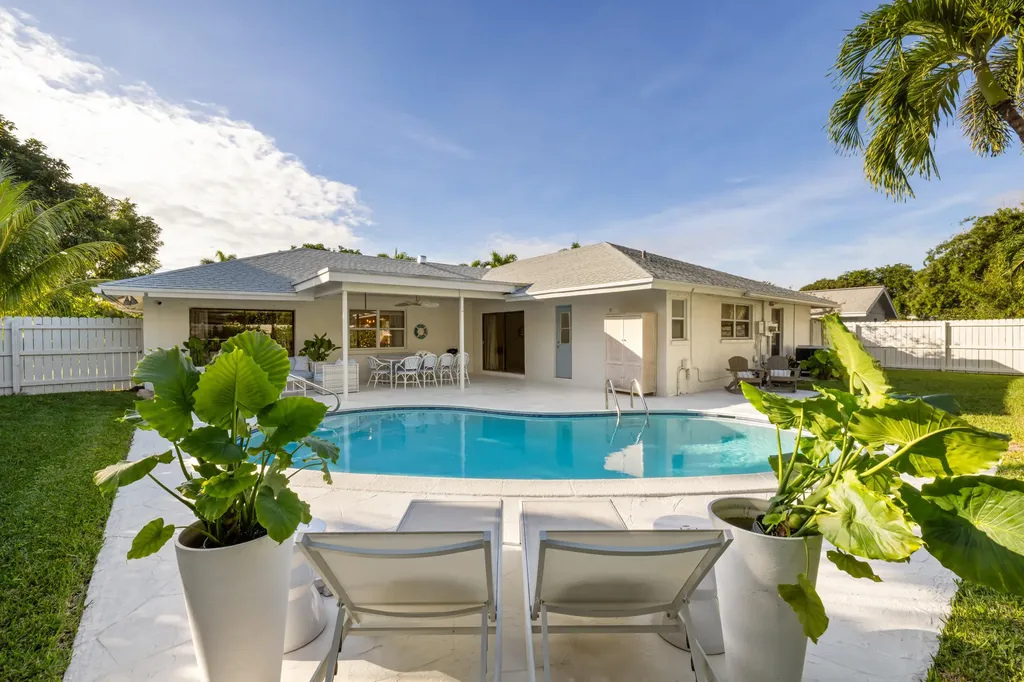 2512 SW 5th Street Boynton Beach FL 33435