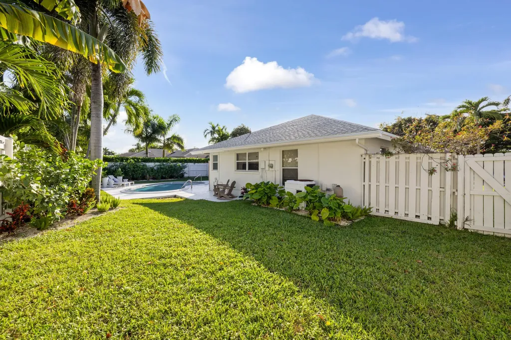 2512 SW 5th Street Boynton Beach FL 33435