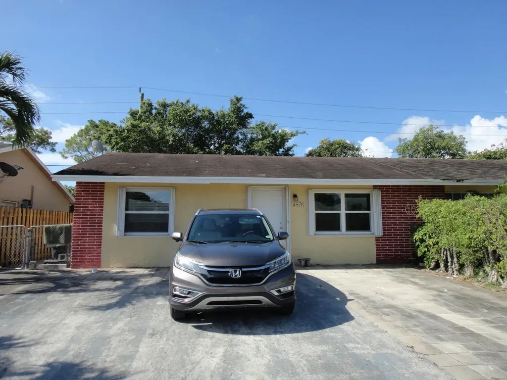 4876 Saratoga Road West Palm Beach FL 33415