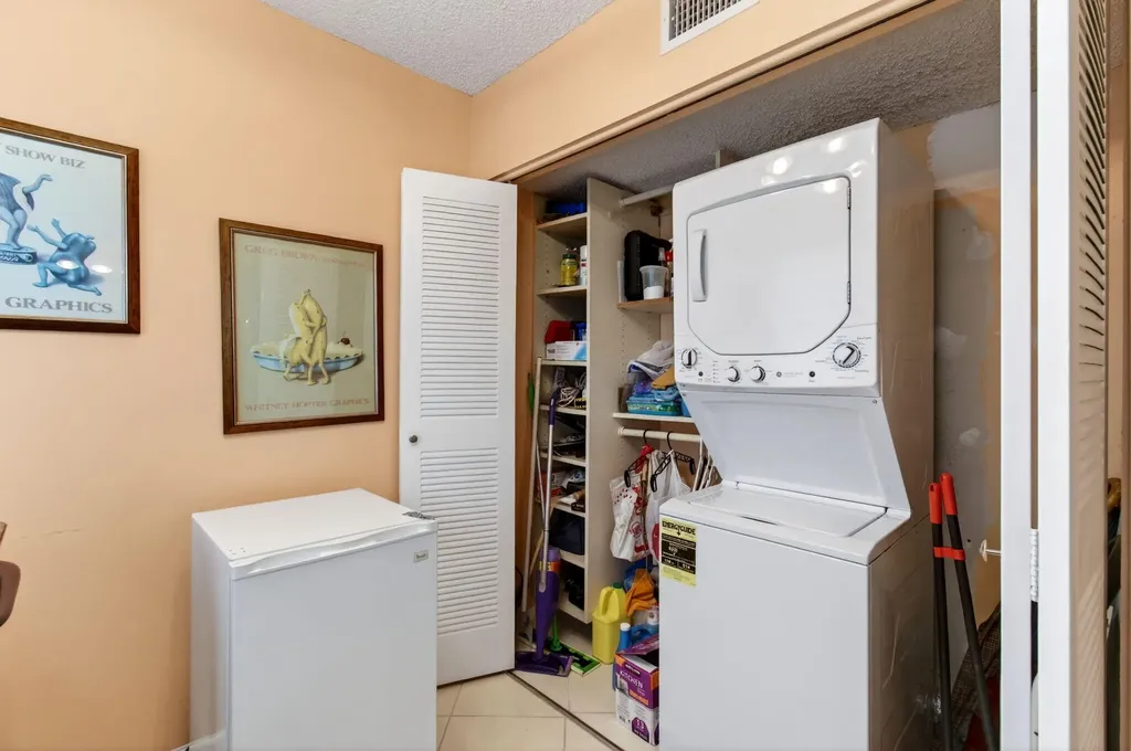 5561 Fairway Park Drive Boynton Beach FL 33437