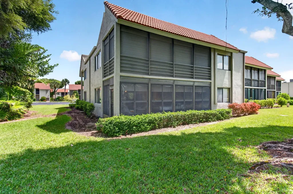 5561 Fairway Park Drive Boynton Beach FL 33437