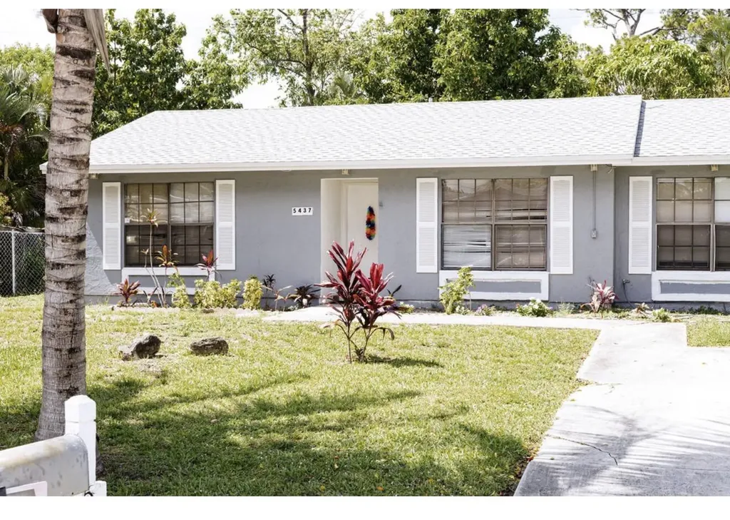 5437 Greenwood Drive Delray Beach FL 33484
