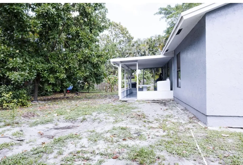 5437 Greenwood Drive Delray Beach FL 33484
