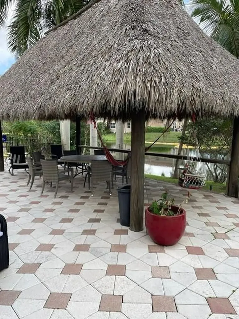 5532 Estate Oak Circle Hollywood FL 33312