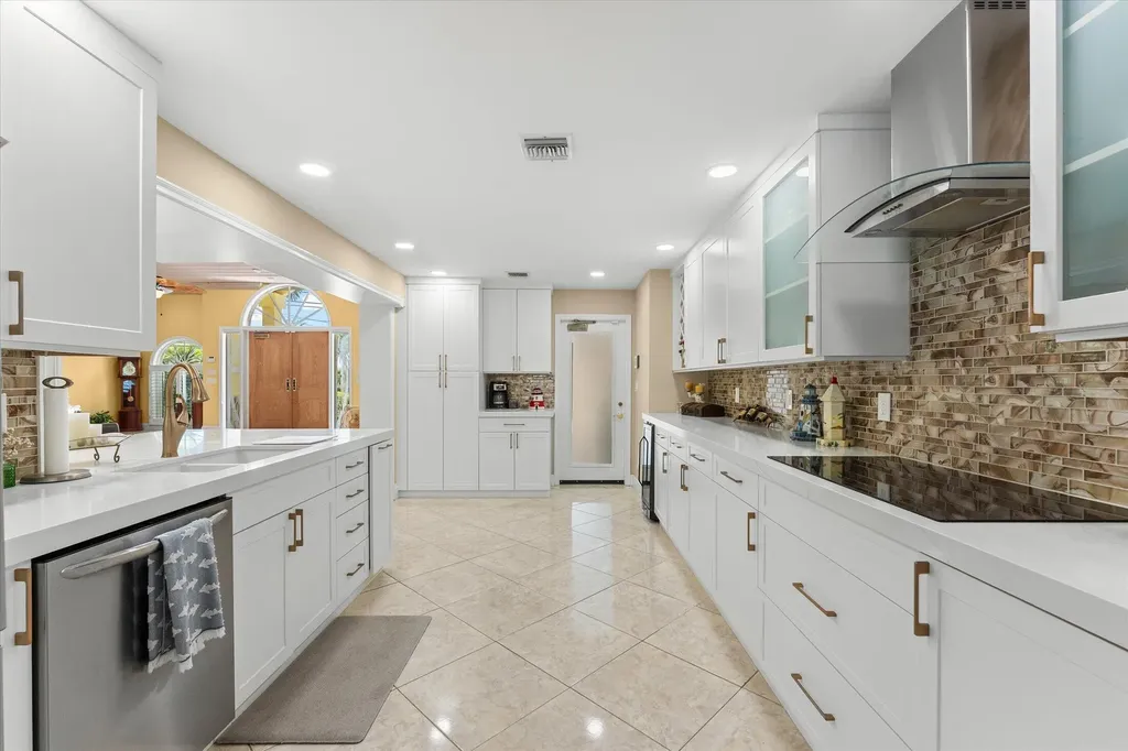 2141 NE 29th Street Lighthouse Point FL 33064