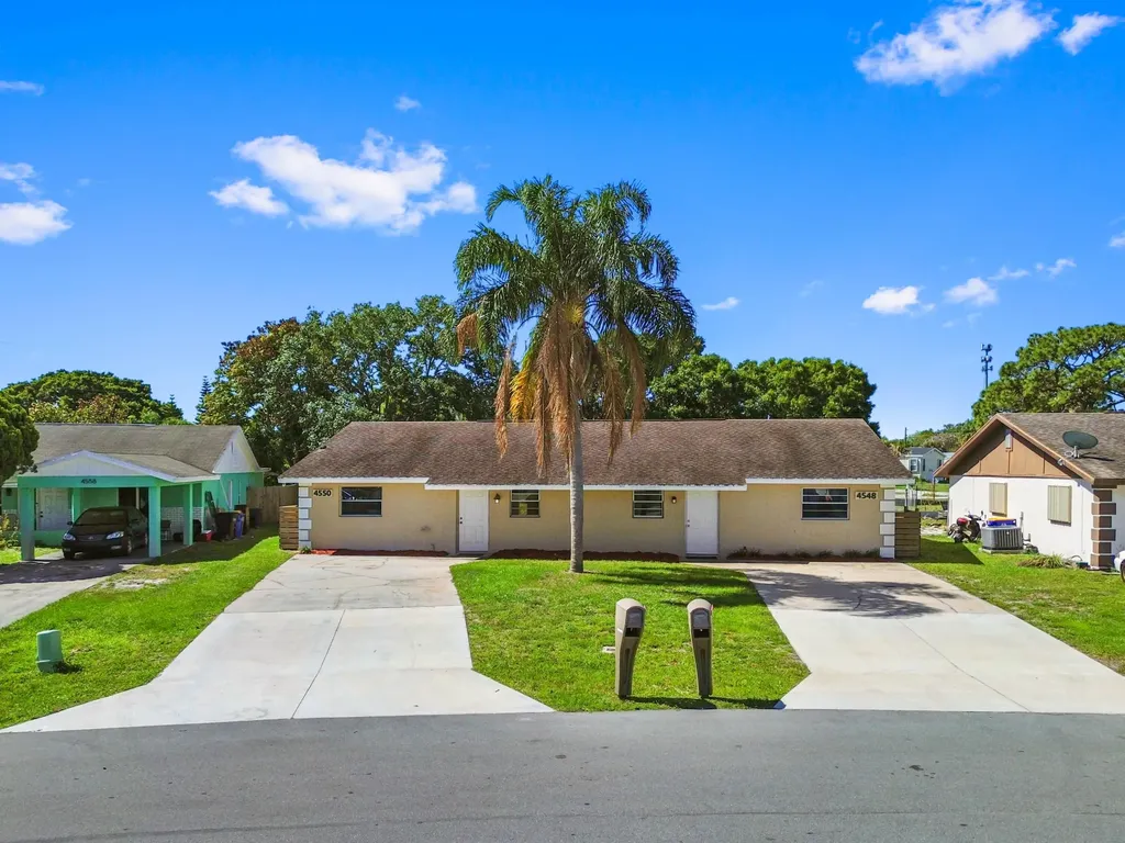 4548- 4550 SE Salvatori Road Stuart FL 34997
