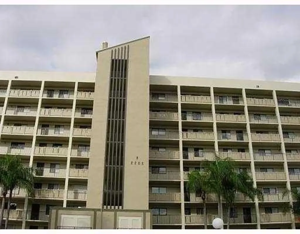 2205 S Cypress Bend Drive Pompano Beach FL 33069