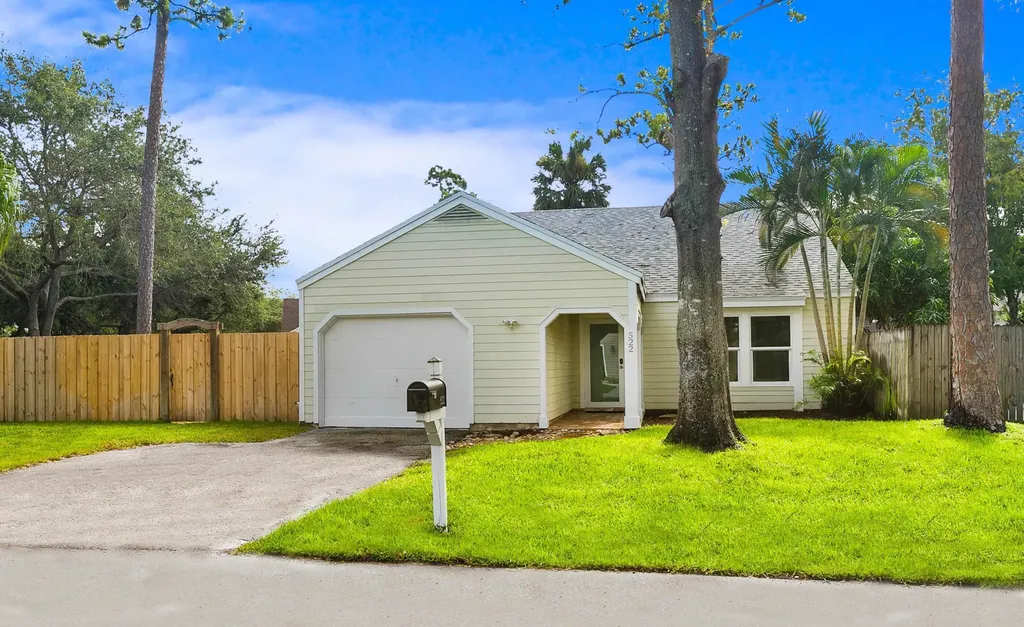 522 Goldenwood Way Wellington FL 33414