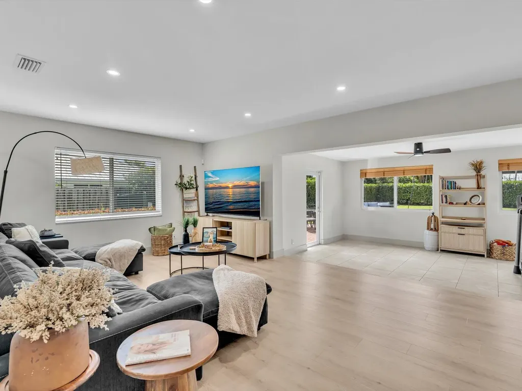 3904 Lowson Boulevard Delray Beach FL 33445
