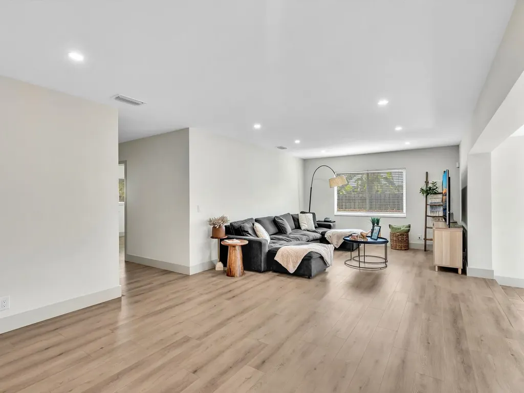 3904 Lowson Boulevard Delray Beach FL 33445