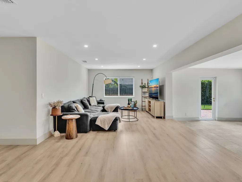 3904 Lowson Boulevard Delray Beach FL 33445
