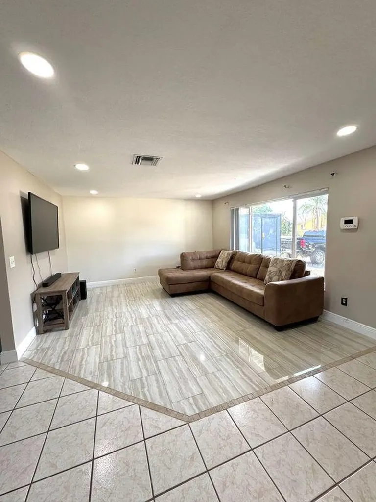 1707 E Ironwood Court Court E Oldsmar FL 34677