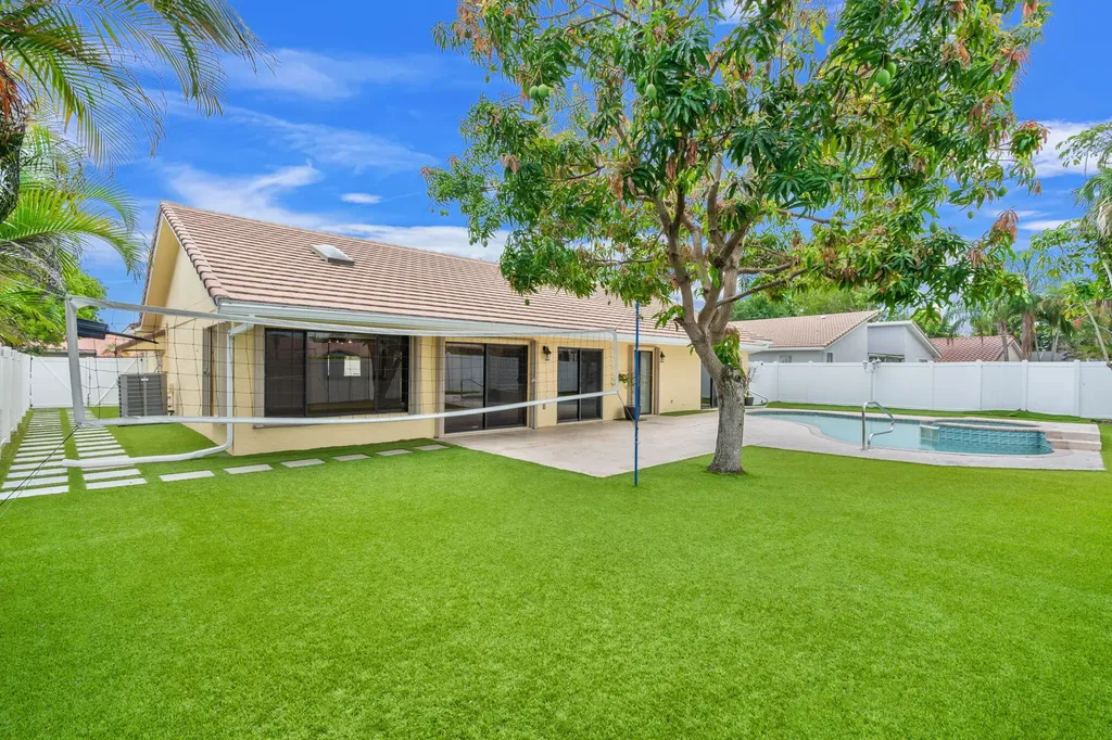 21111 N Escondido Way N Boca Raton FL 33433
