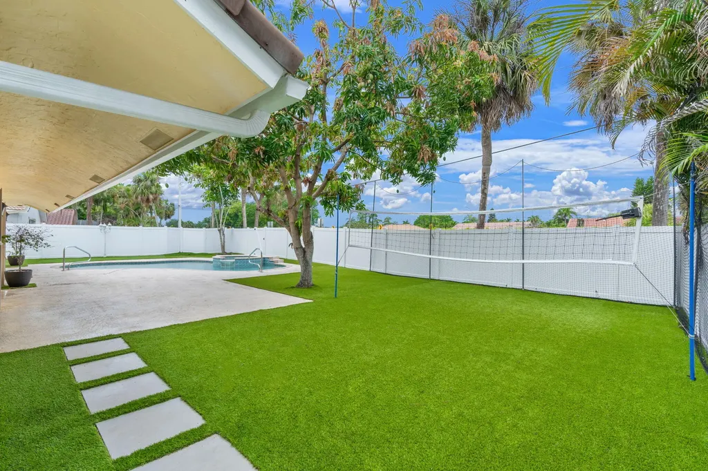 21111 N Escondido Way N Boca Raton FL 33433