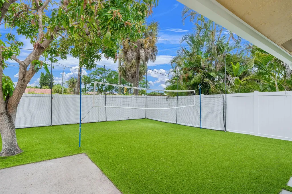 21111 N Escondido Way N Boca Raton FL 33433