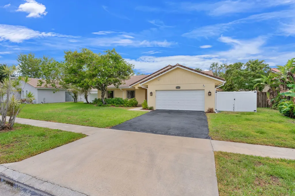 21111 N Escondido Way N Boca Raton FL 33433