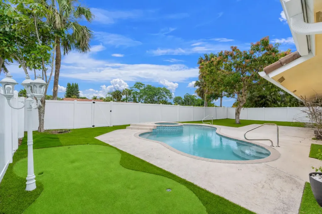 21111 Escondido Way Boca Raton FL 33433