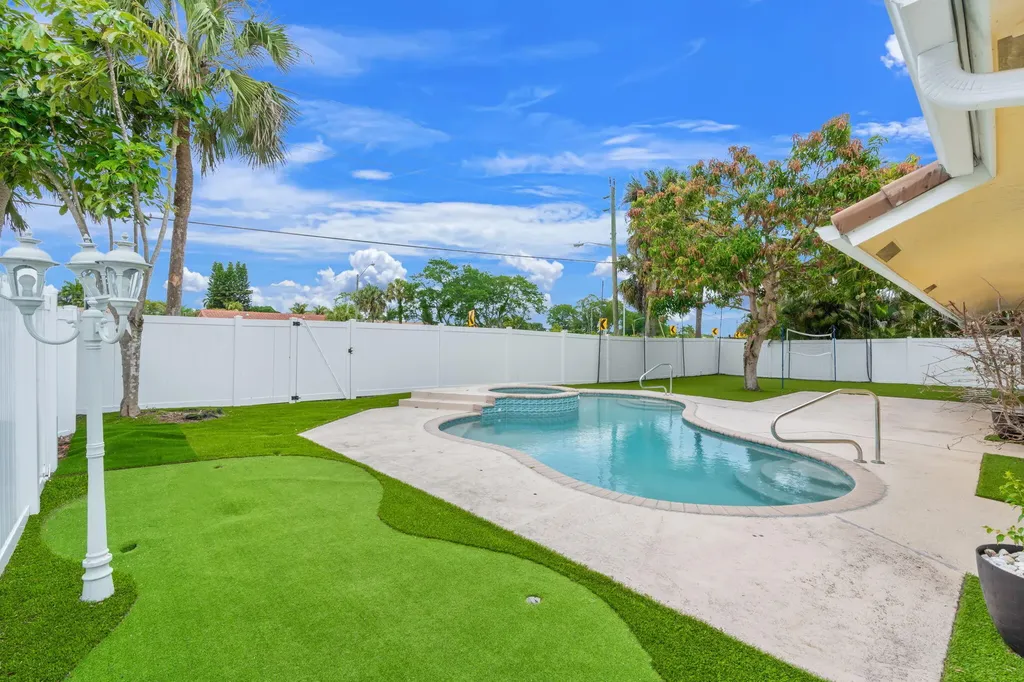 21111 N Escondido Way N Boca Raton FL 33433