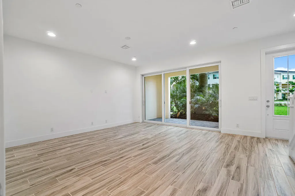 4122 Faraday Way Palm Beach Gardens FL 33418