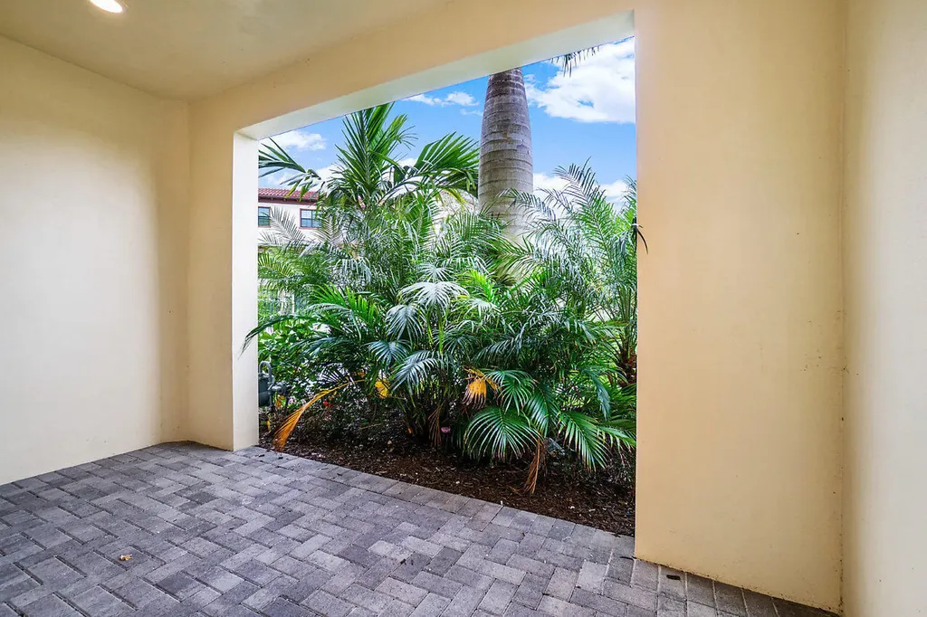4122 Faraday Way Palm Beach Gardens FL 33418