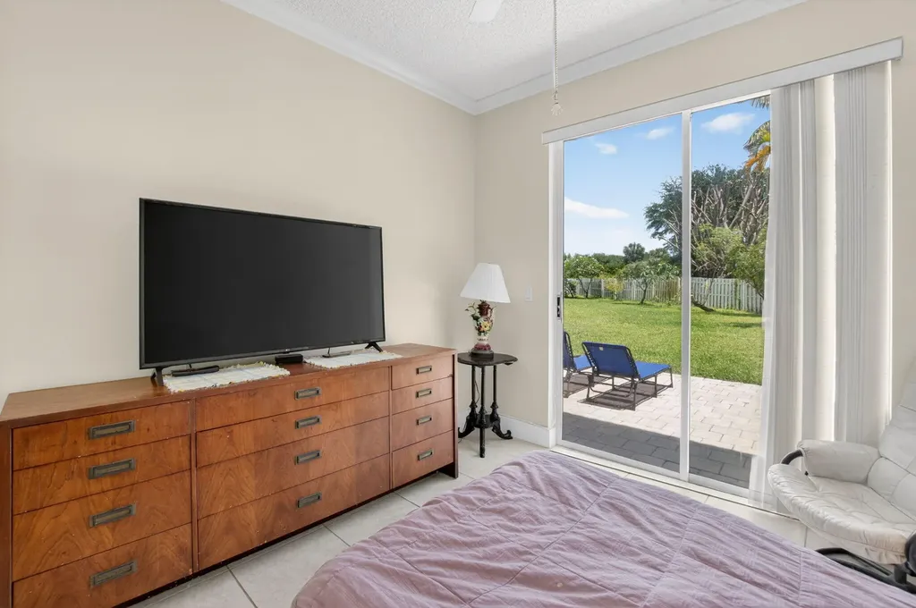 6207 Shadow Tree Lane Lake Worth FL 33463