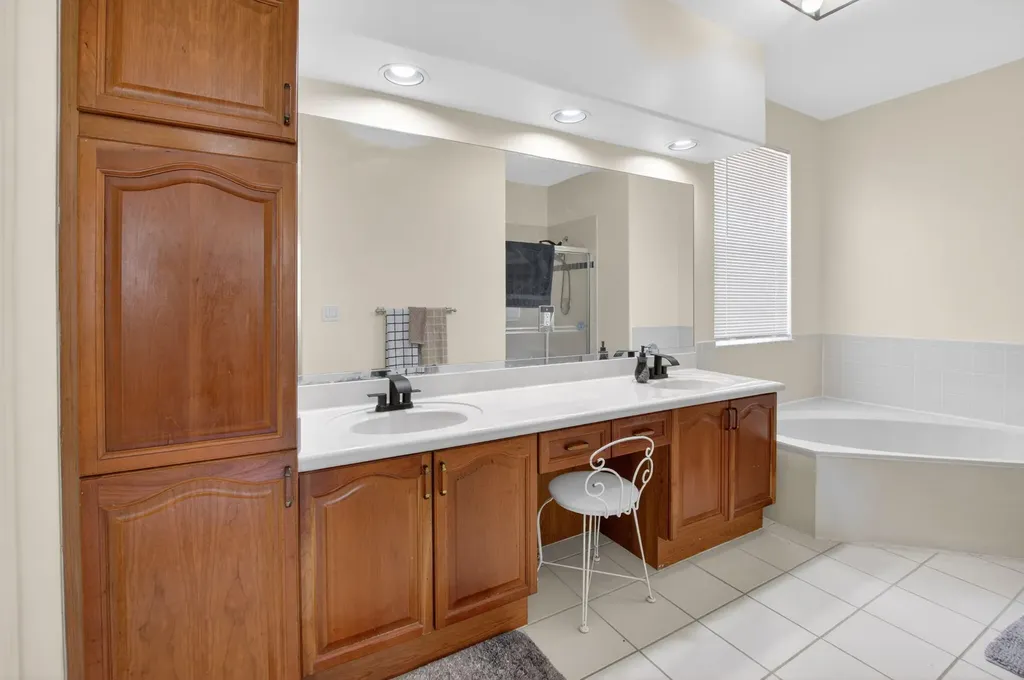 6207 Shadow Tree Lane Lake Worth FL 33463