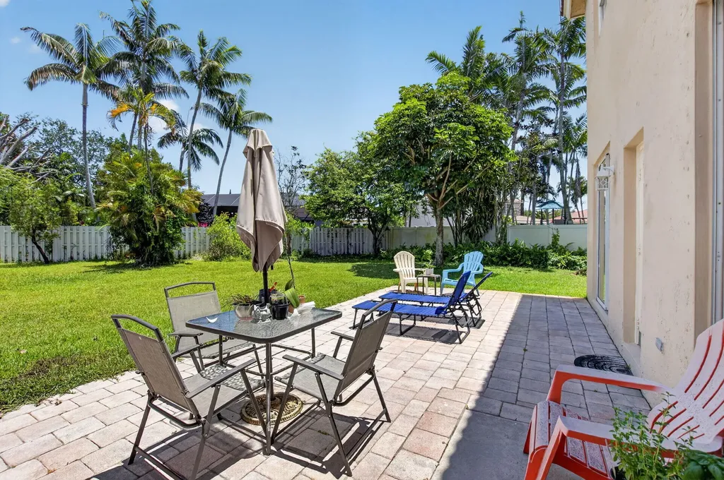 6207 Shadow Tree Lane Lake Worth FL 33463