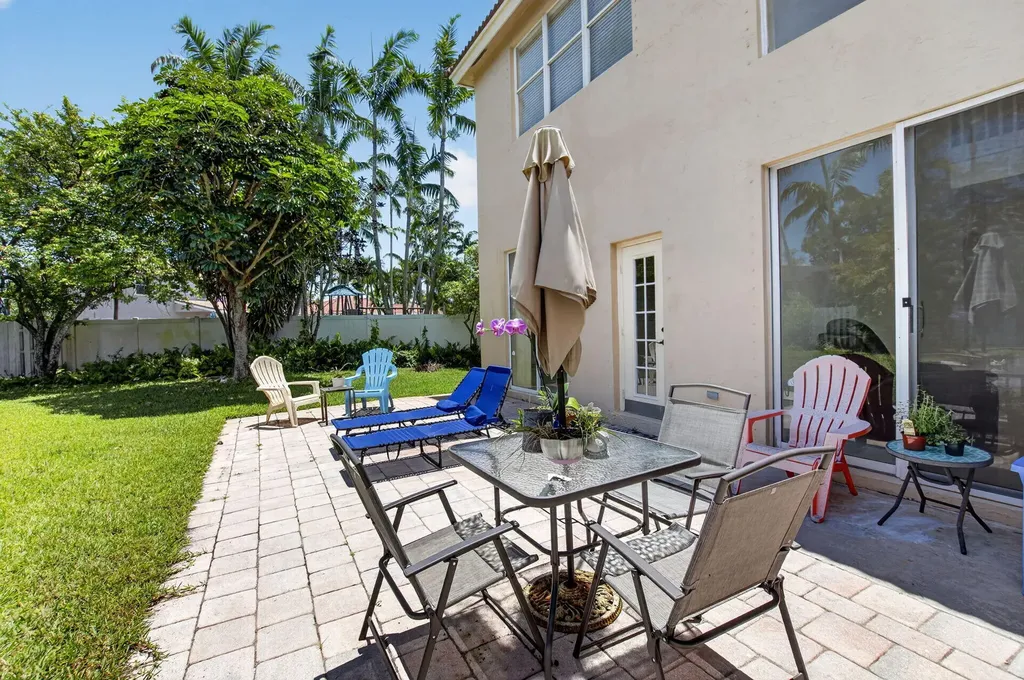 6207 Shadow Tree Lane Lake Worth FL 33463
