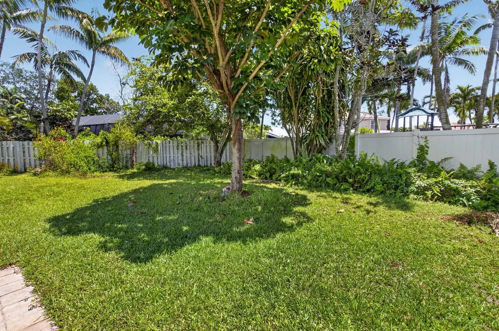 6207 Shadow Tree Lane Lake Worth FL 33463