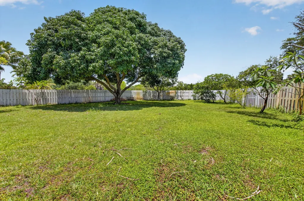 6207 Shadow Tree Lane Lake Worth FL 33463