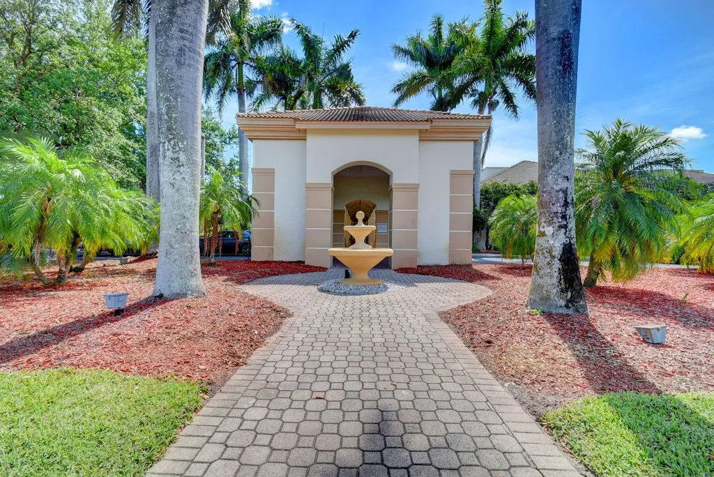 6207 Shadow Tree Lane Lake Worth FL 33463