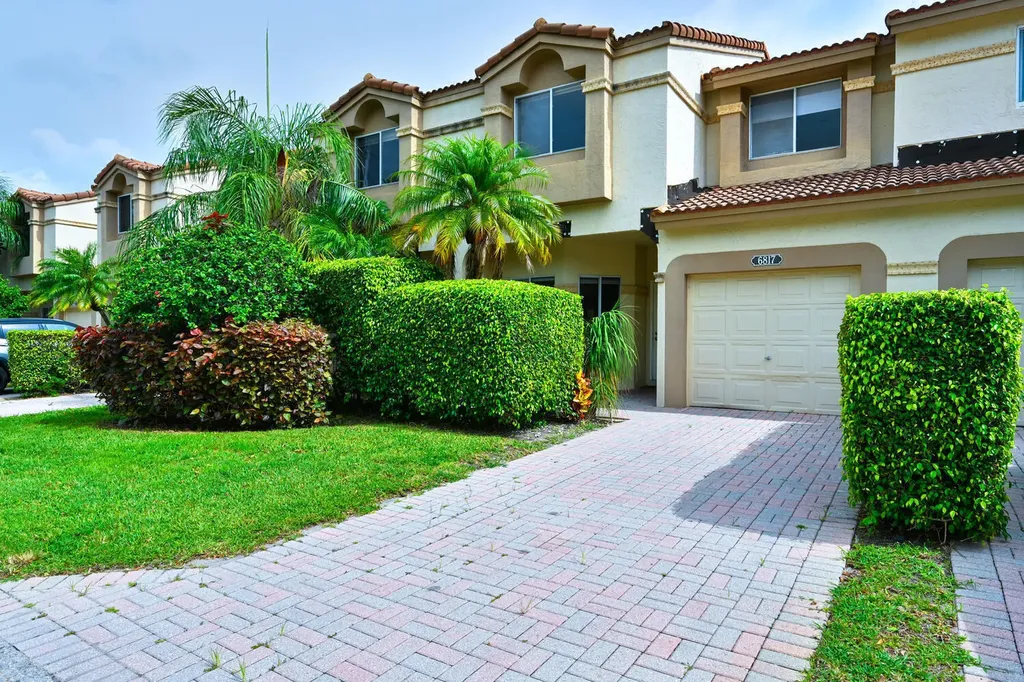6817 Via Regina Boca Raton FL 33433