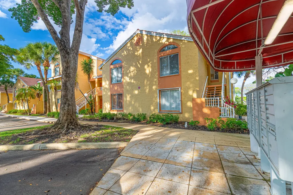 1041 Coral Club Drive Coral Springs FL 33071