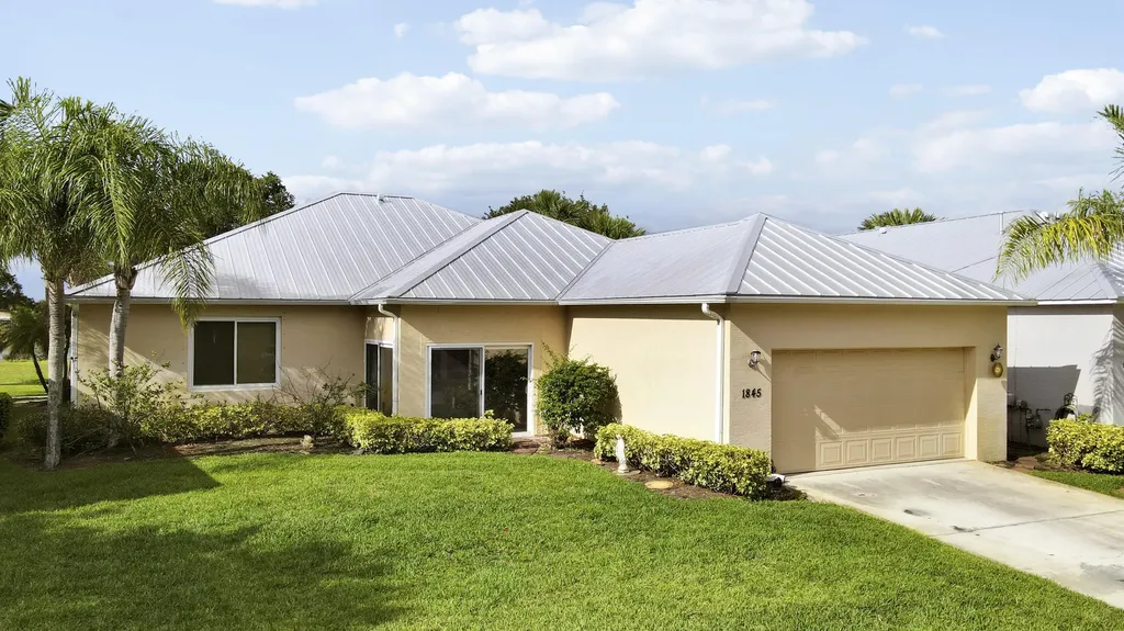 1845 Pointe West Way Vero Beach FL 32966