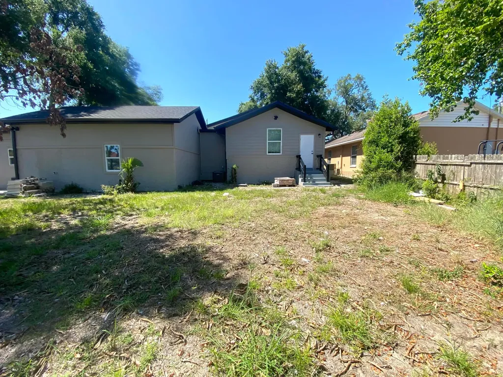 207 Ave E SE Winter Haven FL 33880