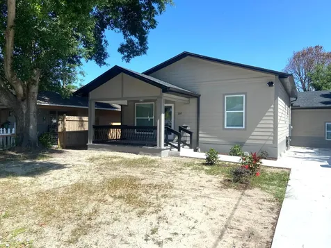 207 Ave E SE Winter Haven FL 33880
