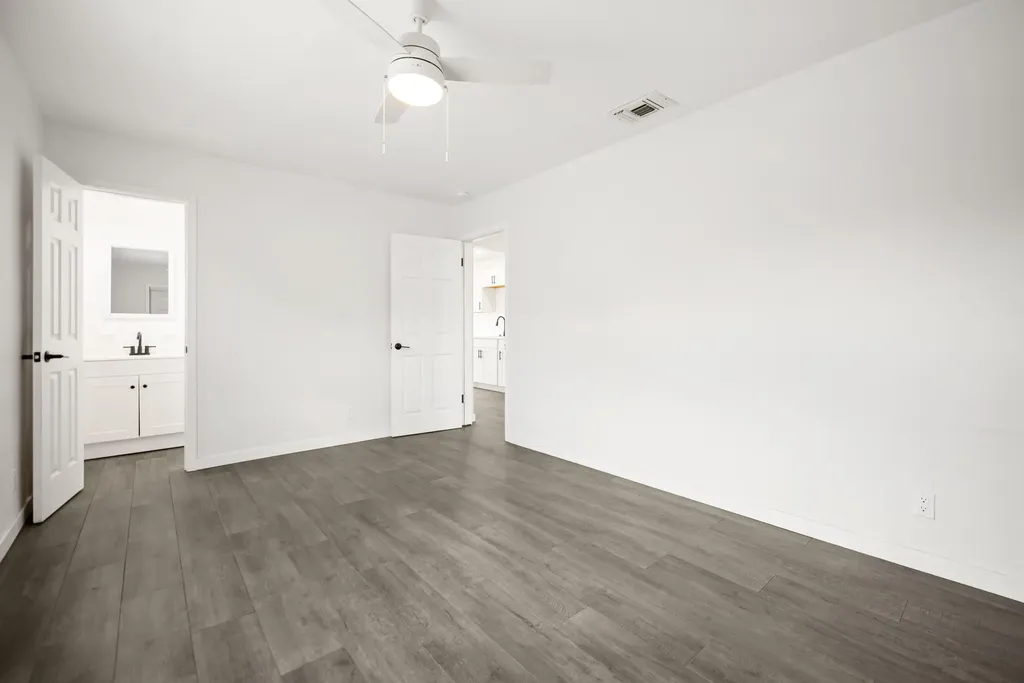 5240 NE 3rd Terrace Oakland Park FL 33334