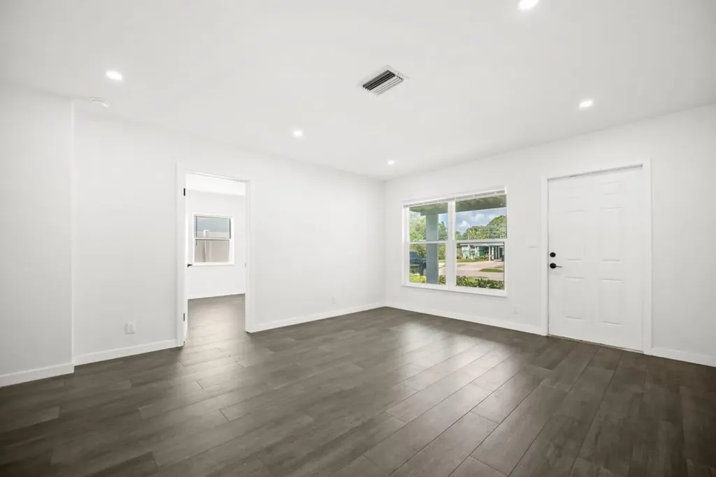 5240 NE 3rd Terrace Oakland Park FL 33334