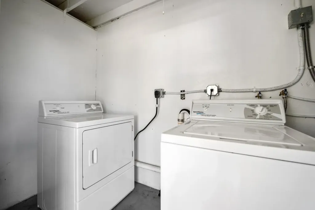 5240 NE 3rd Terrace Oakland Park FL 33334