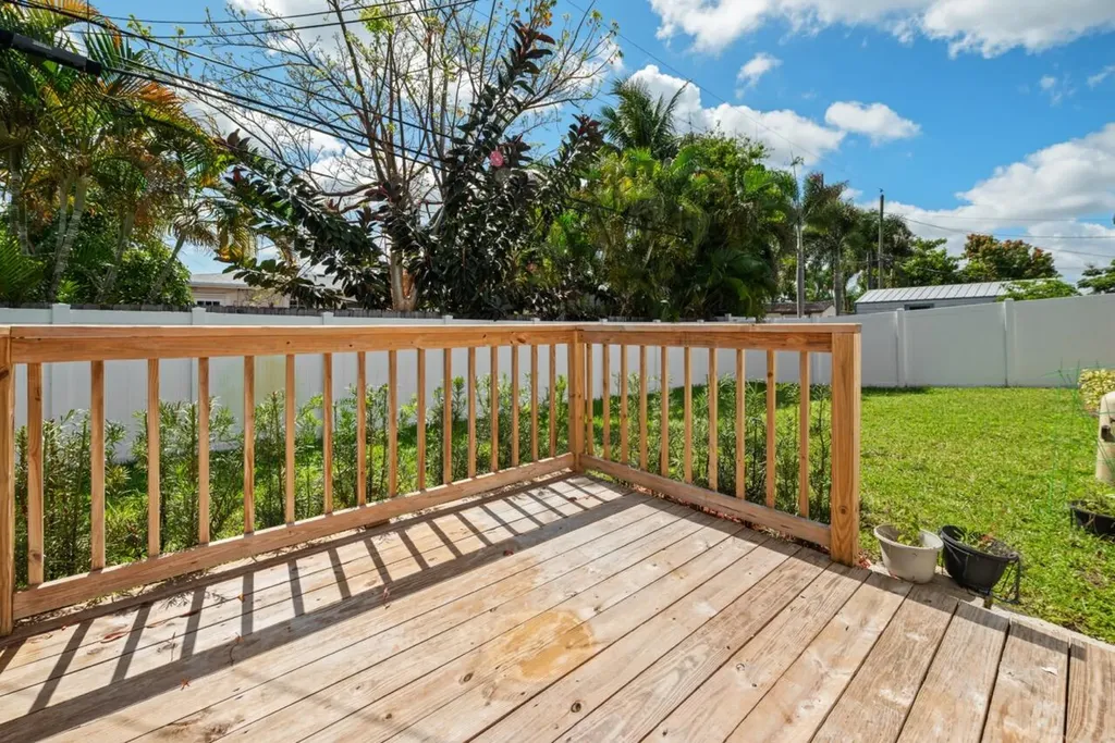 5240 NE 3rd Terrace Oakland Park FL 33334