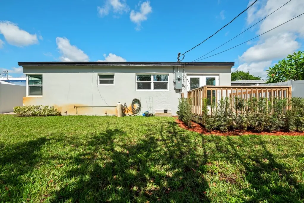 5240 NE 3rd Terrace Oakland Park FL 33334