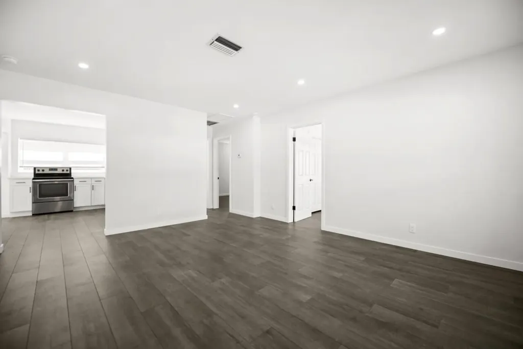 5240 NE 3rd Terrace Oakland Park FL 33334