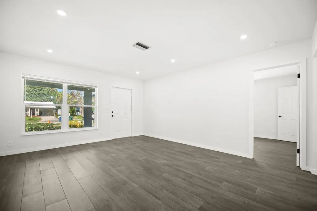 5240 NE 3rd Terrace Oakland Park FL 33334