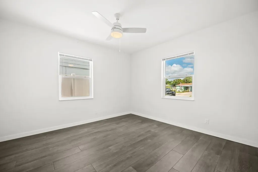 5240 NE 3rd Terrace Oakland Park FL 33334