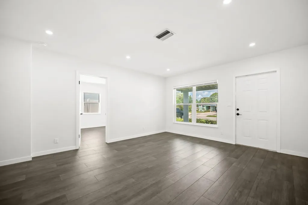 5240 NE 3rd Terrace Oakland Park FL 33334