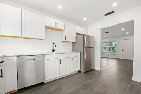 5240 NE 3rd Terrace Oakland Park FL 33334