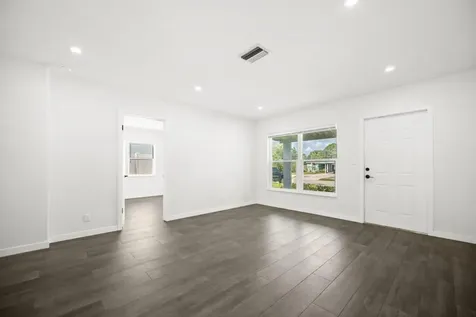 5240 NE 3rd Terrace Oakland Park FL 33334