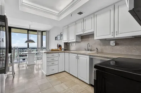1900 Consulate Place West Palm Beach FL 33401